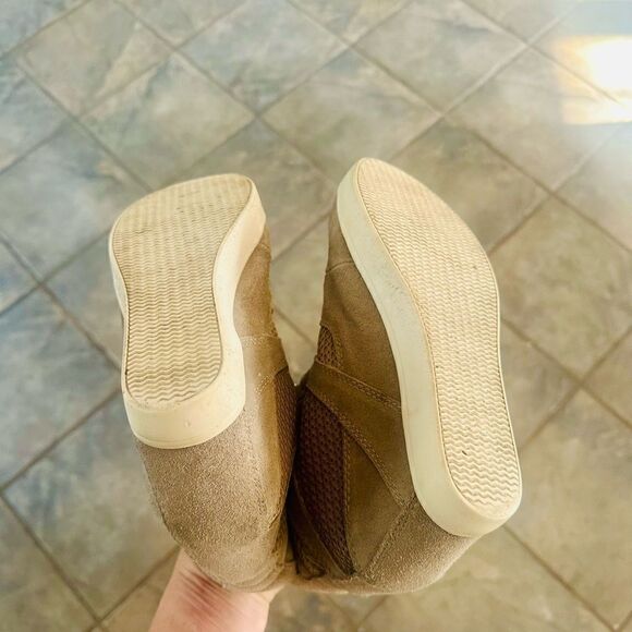 Steve Madden Olympia wedge, hi top sneaker booties. - Picture 6 of 7